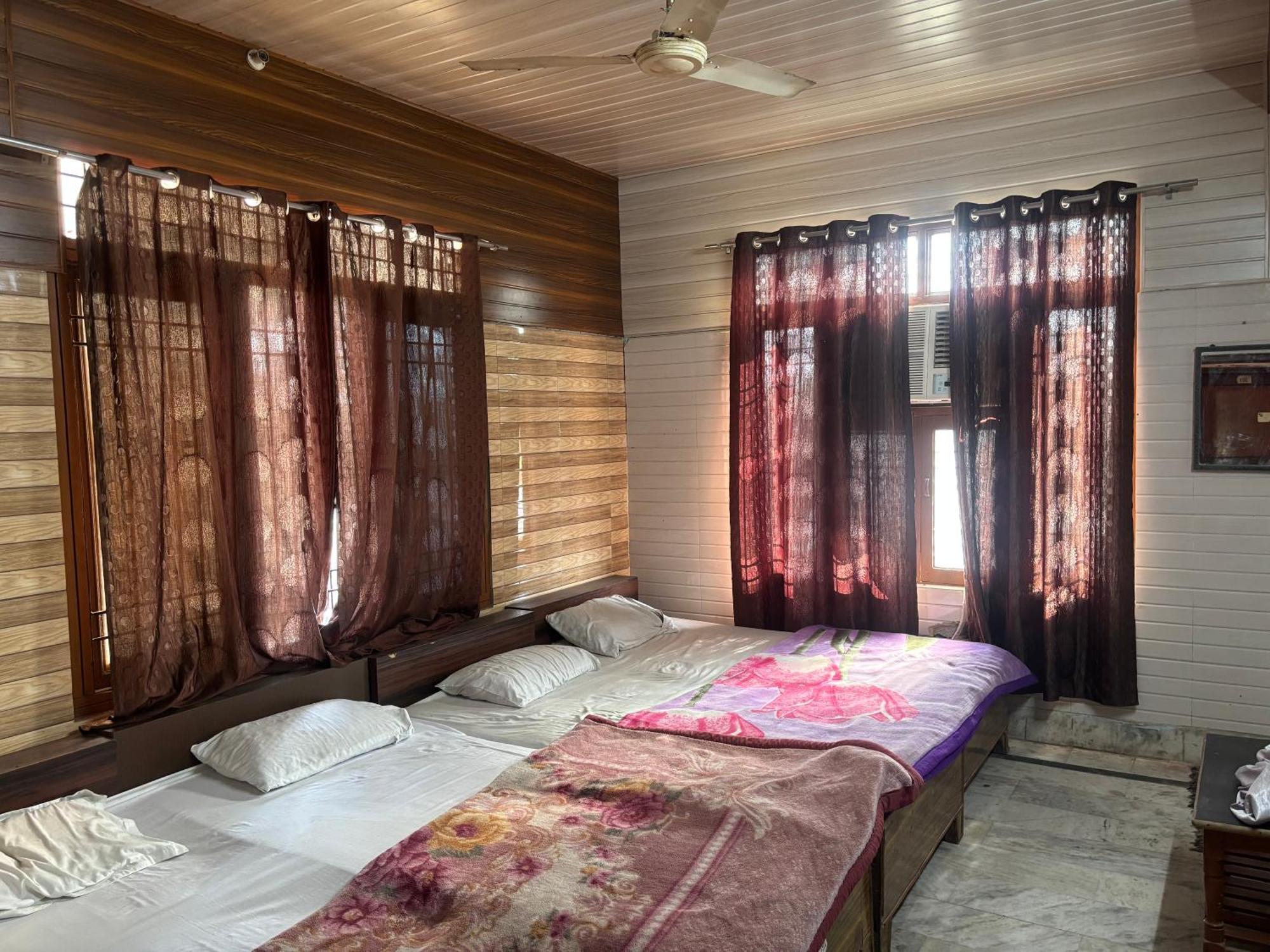 Sgh Guest House Mathura Exterior photo
