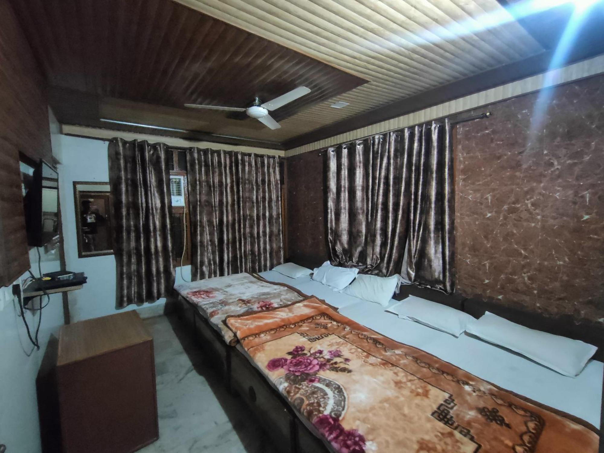 Sgh Guest House Mathura Exterior photo